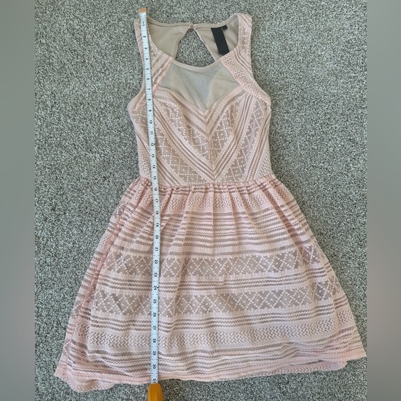 Light Pink Lace Dress | Size 3 - Picture 5 of 9